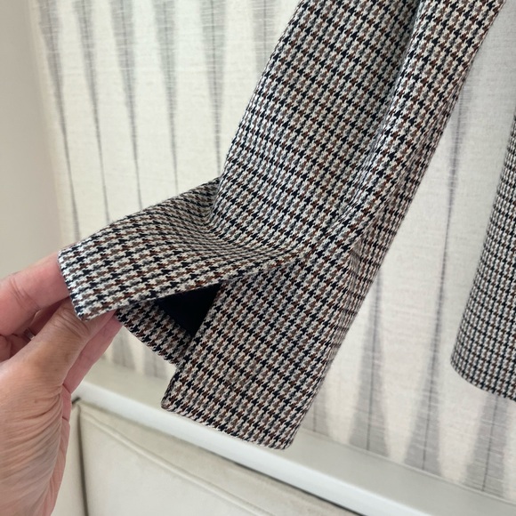 Theory houndstooth blazer size 8. Navy, Brown, cream and grey woven pattern . - Picture 3 of 8
